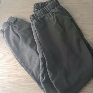 BLACK BRANDY MELVILLE SWEATPANTS 🖤🖤♠️